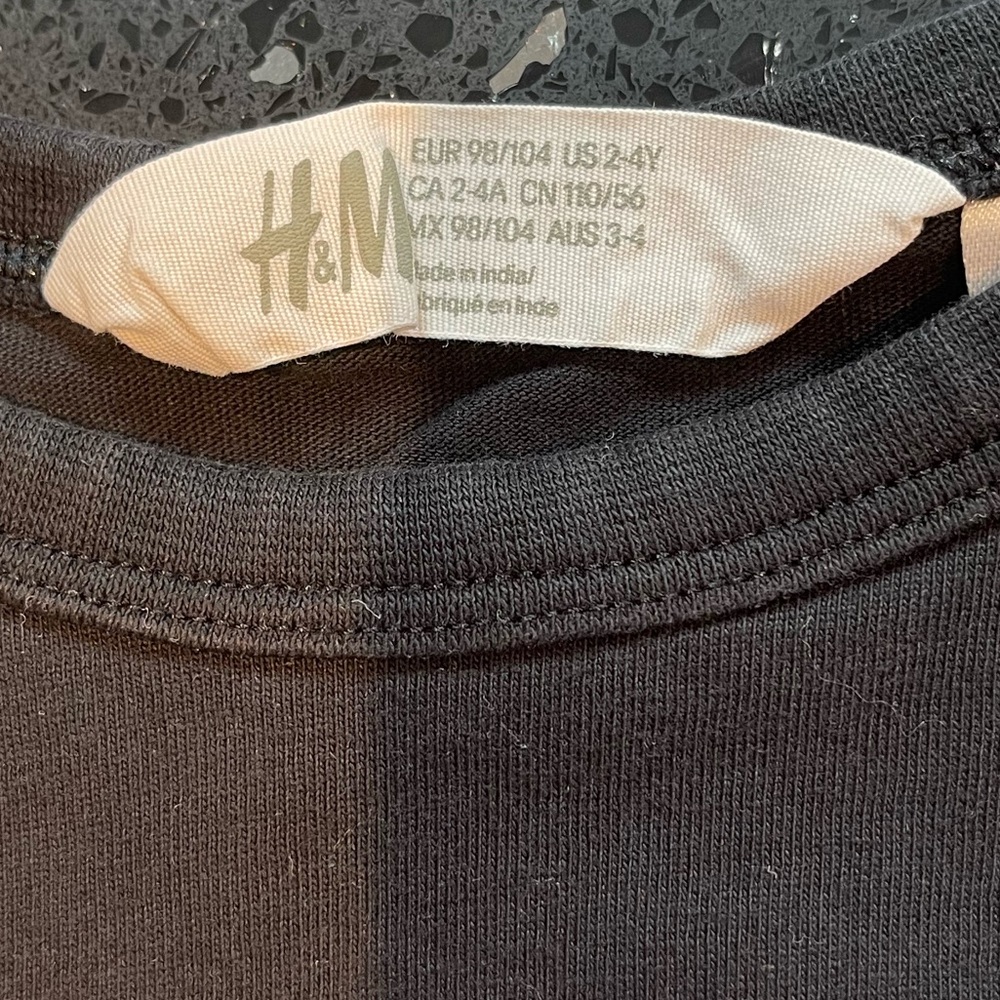 H&M Toddler MARVEL t-shirt, 2-4 yrs, worn couple times, like new condition - Picture 3 of 4